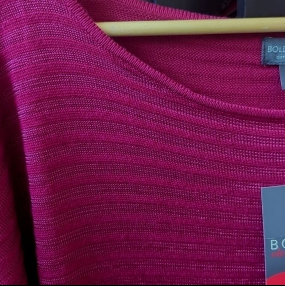 BOLD ELEMENTS | Women's Boysenberry Cut to Curve Long Sleeved Sweater D… - Picture 7 of 7